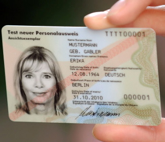 Χάκερς " έσπασαν" την κάρτα του πολίτη στη Γερμανία. Μακριά από τις νέες ταυτότητες