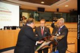 Ποίοι ευθύνονται για την βράβευση του Ε. Μπαγίς;