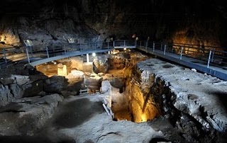 Πολιτισμός και ανθρώπινα εργαλεία 400.000 ετών στην Θεσσαλία!!