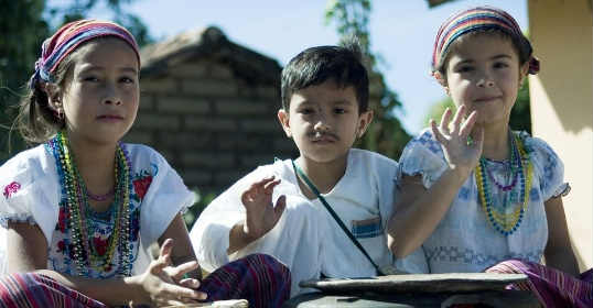 Ένας Έλληνας φέρνει το χαμόγελο στα παιδιά της Γουατεμάλα