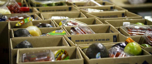 Χιλιάδες πακέτα τροφίμων αντί συσσιτίων σε άπορους πολίτες