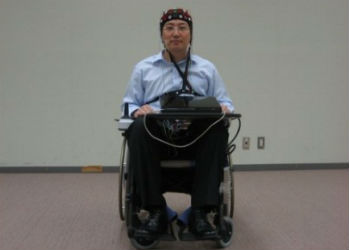 Αναπηρικό αμαξίδιο κινούμενο με τη σκέψη