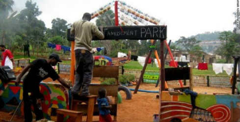 Ουγκάντα | Μια παιδική χαρά από σκουπίδια κι ανακυκλώσιμα υλικά