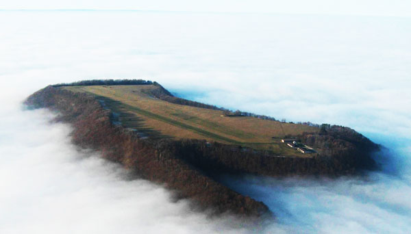 perierga.gr - Αεροδρόμιο στα σύννεφα!