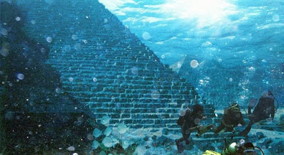 underwater πυραμιδα