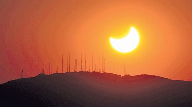 Διήμερο αστρονομικών φαινομένων: Έκλειψη Ηλίου, αρχή Άνοιξης και σούπερ Σελήνη!
