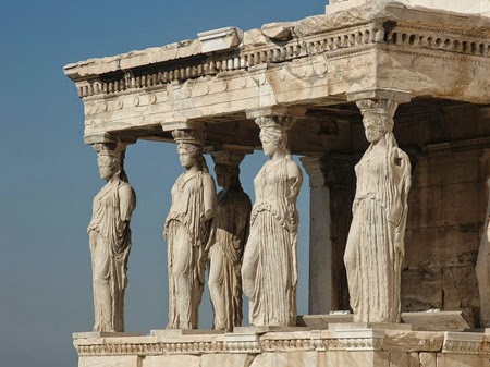 Οι Καρυάτιδες ανεβαίνουν στην Ακρόπολη των Αθηνών