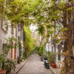 Το ομορφότερο δρομάκι του Παρισιού που οφείλει το όνομα του στην ιστορική μάχη των Θερμοπυλών