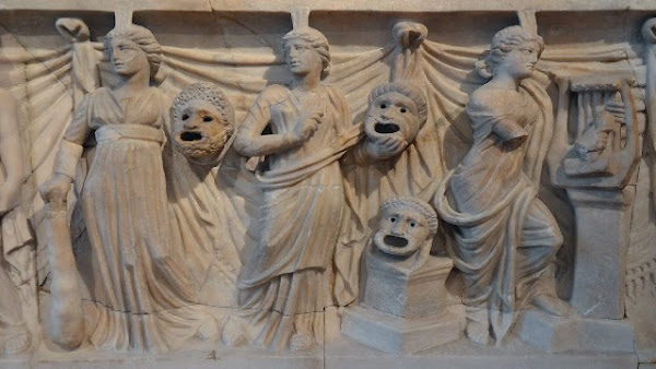 Γιατί οι αρχαίοι Έλληνες ηθοποιοί φορούσαν μάσκες;