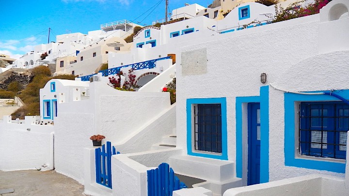 Γιατί τα Ελληνικά νησιωτικά σπίτια είναι γαλανόλευκα