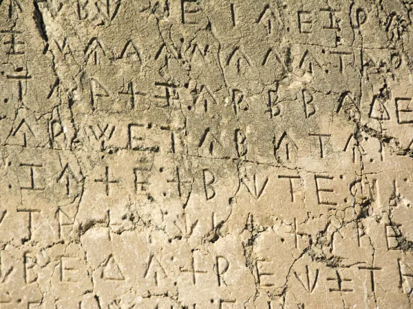 Μία εντελώς άγνωστη γλώσσα ανακαλύφθηκε στη Μέση Ανατολή